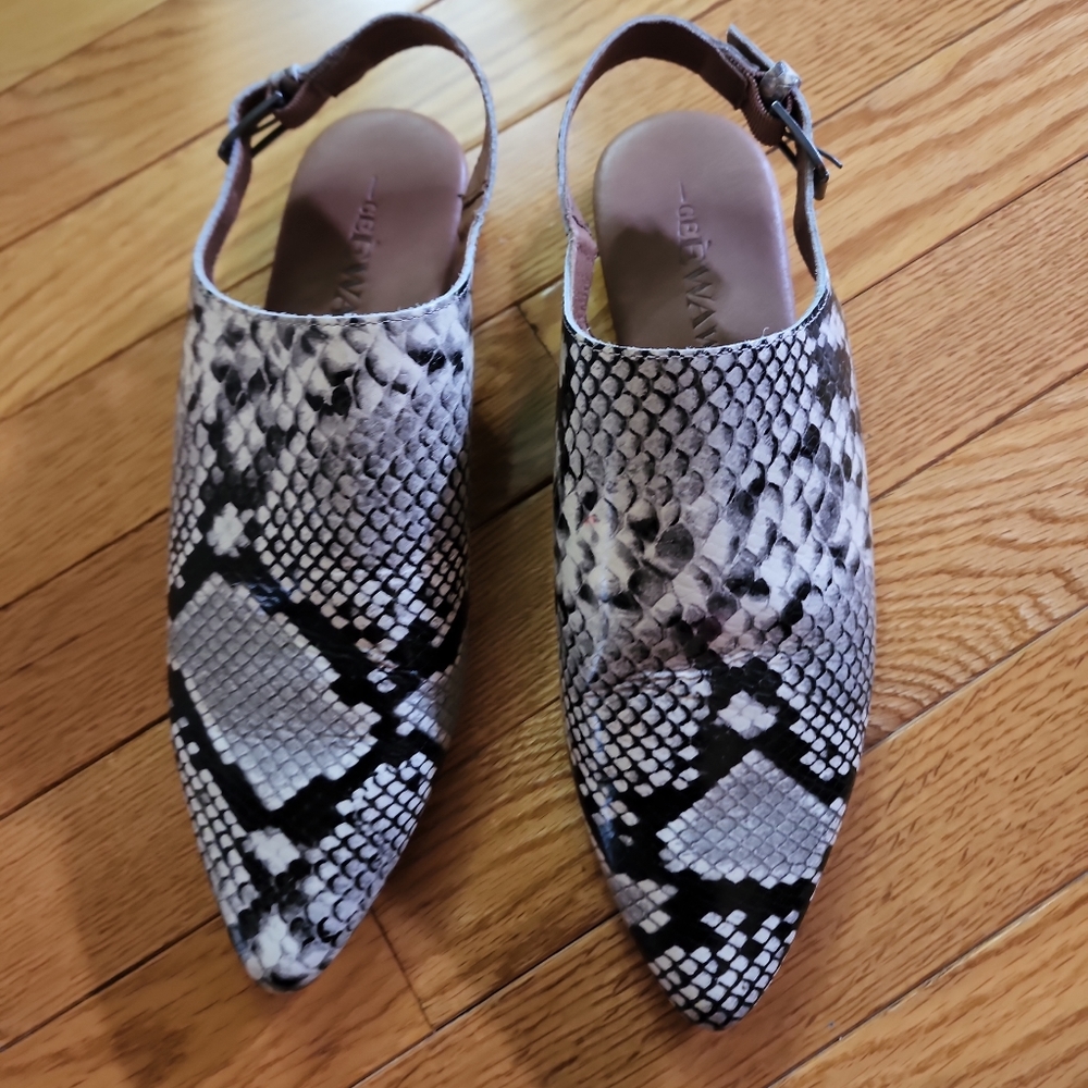 Gee Wawa Flat Shoes/Closed Toe Sandal